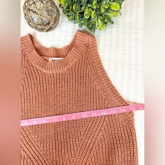 MINE Sweater Vest Size Smalll - Picture 3 of 7
